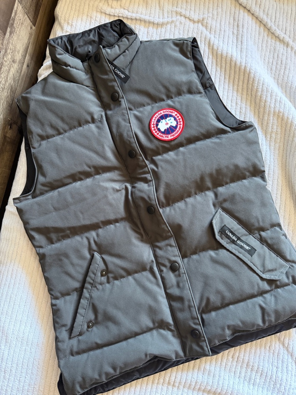 Canada Goose freestyle crew vest in graphite